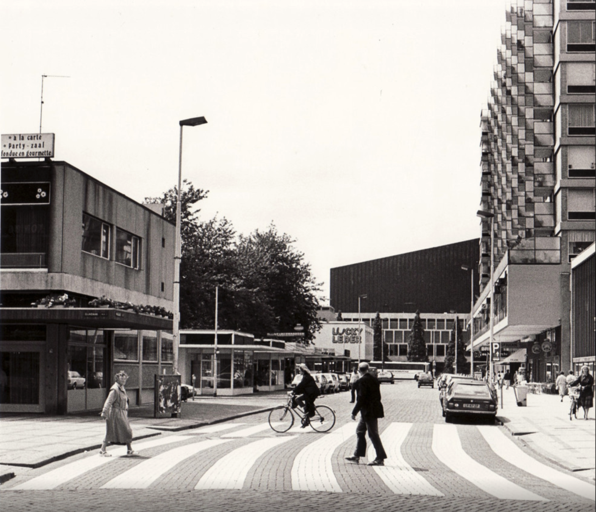 Kruiskade Rotterdam vanaf De Lijnbaan