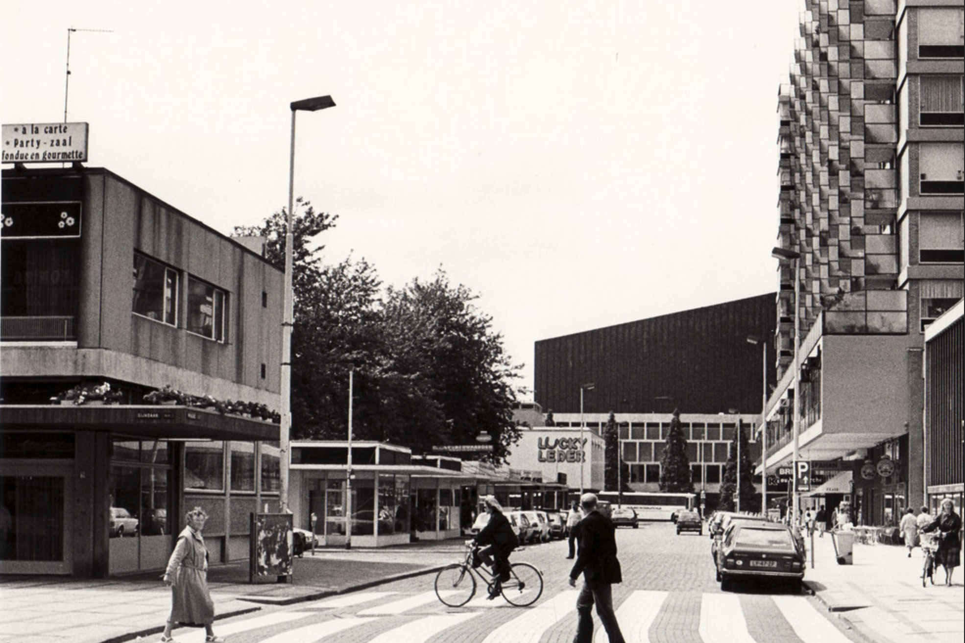 Kruiskade Rotterdam vanaf De Lijnbaan